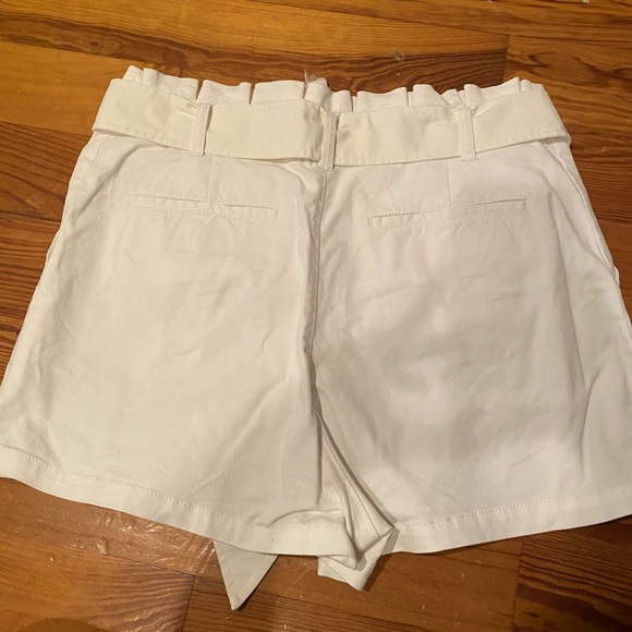 White Cinq a Sept Shorts. - Picture 3 of 3